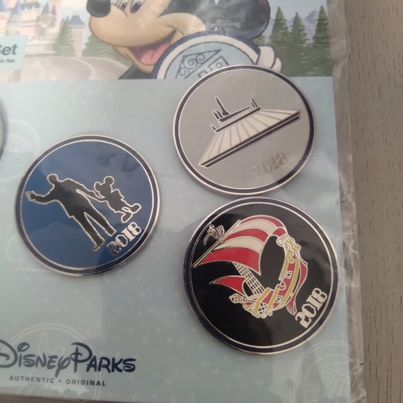 Disney Parks Pin Booster Set 5 pins 2018 - Picture 4 of 4